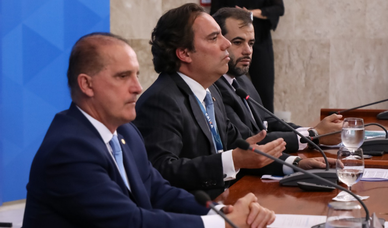 Decisões estratégicas: como reuniões de alto nível moldaram a resposta à pandemia no Brasil, destaca Pedro Duarte Guimarães.